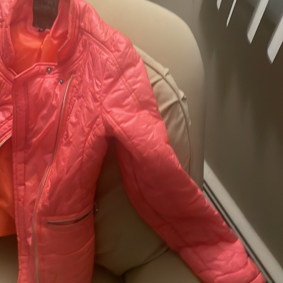 Guess light jacket. Mint condition. - Picture 5 of 8